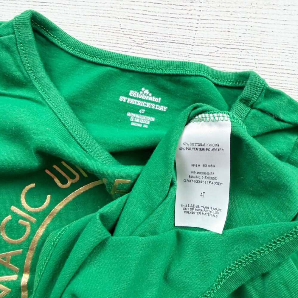 St. Patrick’s Day Girls Green Graphic T-Shirt Magic Wishes Shamrock Kisses 4T - Picture 2 of 3